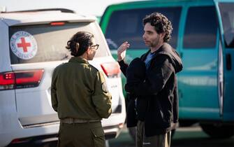Ofer Calderon Primo incontro con soldati Idf degli ostaggi