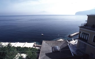 MARE SORRENTO (SORRENTO - 2003-03-25, Mimmo Carulli) p.s. la foto e' utilizzabile nel rispetto del contesto in cui e' stata scattata, e senza intento diffamatorio del decoro delle persone rappresentate