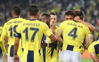 epa11626589 Caglar Soyuncu (R) of Fenerbahce celebrates with teammates after scoring the 1-0 goal during the UEFA Europa League soccer match between Fenerbahce and Union Saint-Gilloise in Istanbul, Turkey, 26 September 2024.  EPA/ERDEM SAHIN
