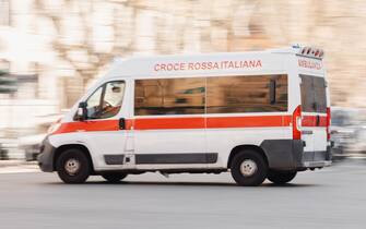 ambulanza in servizio
